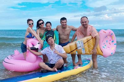 Lan Ngọc hội ngộ hội anh em, cư dân mạng chú ý vào Thúy Ngân và Trương Thế Vinh