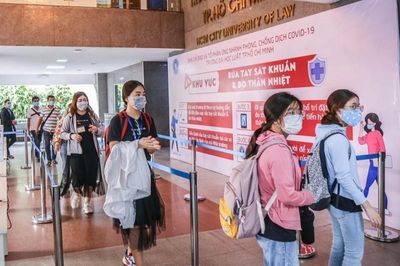 Hàng loạt đại học yêu cầu sinh viên đeo khẩu trang, khai báo y tế