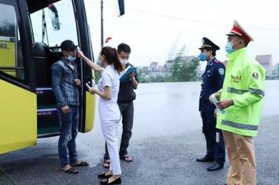 Đà Nẵng: Khai báo y tế, lấy thông tin hành khách trên các chuyến xe, tạm dừng hoạt động cảng sông Hàn