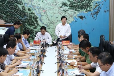 Họp khẩn ứng phó áp thấp nhiệt đới mạnh lên thành bão