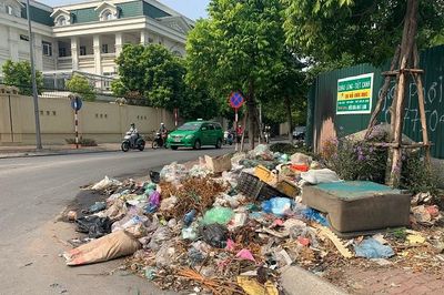 Bãi rác tại nút Phạm Hùng – Nguyễn Quốc Trị: Bao giờ được xử lý?
