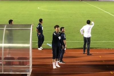 Bị phạt vì chỉ tay vào Trưởng ban trọng tài VFF