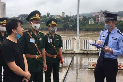 Trao trả 3 đối tượng người Trung Quốc nhập cảnh trái phép
