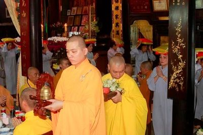 Đồng Tháp : Lễ dâng y ca-sa tại chùa Phước Hưng