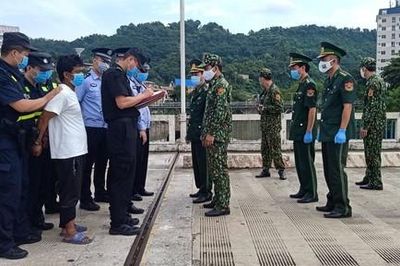 Bắt đối tượng người Trung Quốc bơi qua sông Hồng sang Việt Nam trốn truy nã
