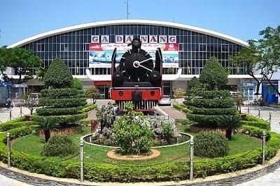 Tàu đón, trả khách trở lại tại ga Đà Nẵng
