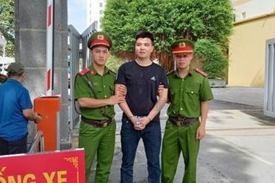 Vận động đối tượng truy nã ra đầu thú