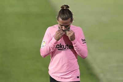 Barcelona: Vị trí tốt nhất của Griezmann là trên ghế dự bị…