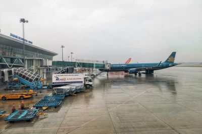 Đóng cửa 5 sân bay ở miền Trung chiều nay