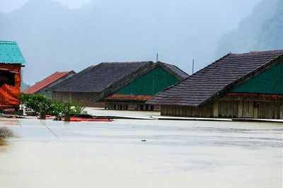 Quốc vương và hoàng hậu Thái Lan gửi điện thăm hỏi lũ lụt miền Trung
