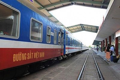 Đường sắt chạy lại tàu khách Thống nhất SE5/SE6 sau bão