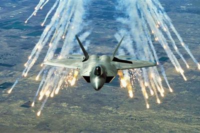 Sức mạnh của máy bay chiến đấu F-22 Raptor