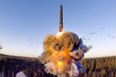 Nga khai hỏa cùng lúc bộ ba hạt nhân theo lệnh của Putin