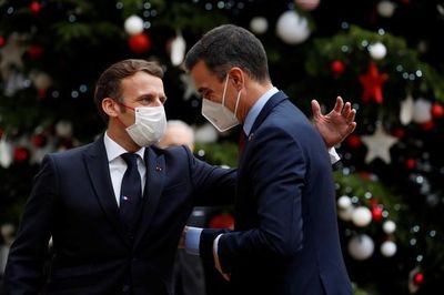 Lãnh đạo châu Âu vội đi xét nghiệm sau khi ông Macron mắc Covid-19
