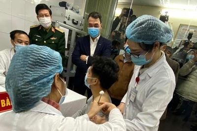 Thêm 17 người được tiêm vaccine phòng Covid-19
