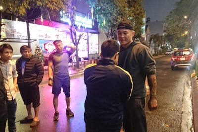 Võ sĩ vô địch hạng siêu trung boxing Trương Đình Hoàng bắt trộm