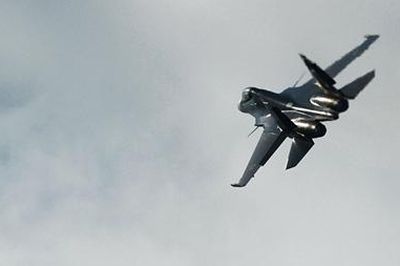 Nga điều tiêm kích Su-30 chặn máy bay Nhật Bản