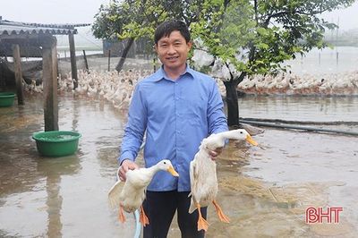 Cú 'vấp ngã' đầu đời và hành trình trở thành ông chủ trại vịt nổi tiếng ở Thạch Hà