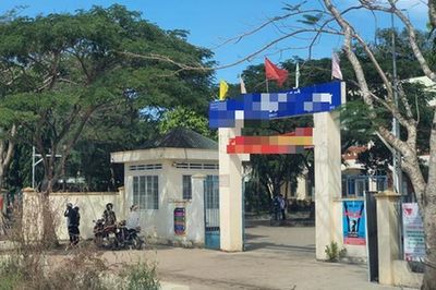 Nữ sinh lớp 7 tự sinh con trong nhà tắm: Có người đàn ông 30 tuổi đến nhận là cha cháu bé