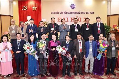Mong những 'vụ mùa bội thu' của văn nghệ sĩ nước nhà