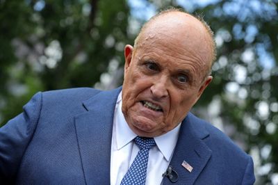 Đồng minh của ông Trump bị tố đòi phí ân xá 2 triệu USD
