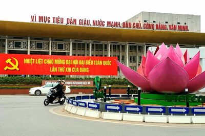 Việt Nam vững vàng vượt qua thách thức, đưa đất nước phát triển mạnh mẽ