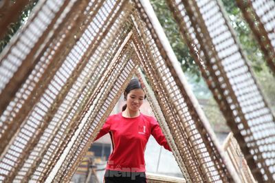 Làng nghề bánh đa nem Thổ Hà tất bật vào vụ Tết