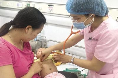 Chăm sóc trẻ mắc thủy đậu