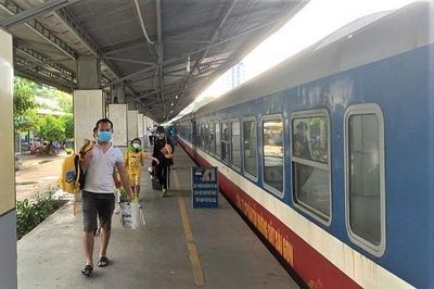 Vé tàu Tết còn nhiều, hành khách có thể dễ dàng mua qua mạng