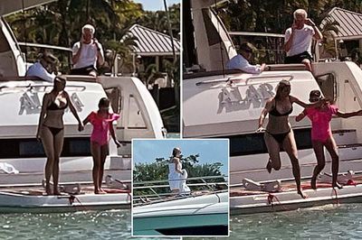 Ivanka Trump hiếm hoi lộ ảnh bikini, hình thể mẹ ba con đáng ngưỡng mộ