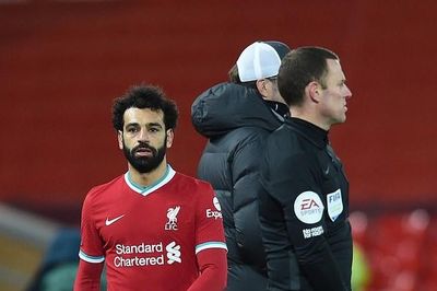 Ngôi sao Mo Salah vùng vằng vì bị thay ra, Liverpool nổi sóng ngầm