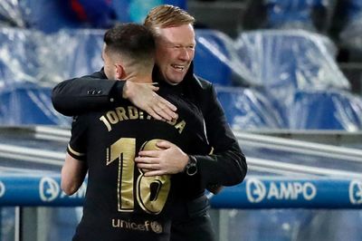 Barca 'đánh tennis', Koeman tuyên bố mạnh mẽ