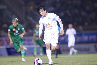 Công Phượng lập siêu phẩm, HAGL thắng đậm Viettel lên đỉnh BXH V.League 2021