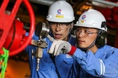 Trung Quốc ký thỏa thuận hợp tác đầu tư dầu thô với Iran, làm căng thẳng mối quan hệ với Mỹ