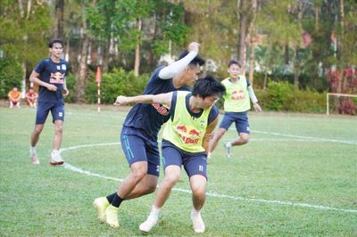 Triệu Việt Hưng tiết lộ cách Kiatisak xây dựng 'bức tường thép'