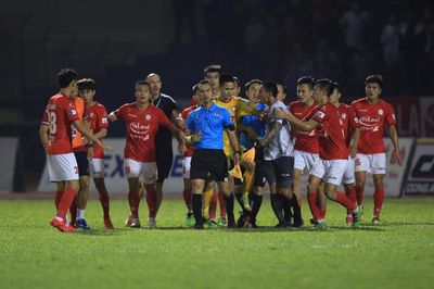 HLV Polking bức xúc: Trọng tài thiên vị Thanh Hóa, không hiểu nổi