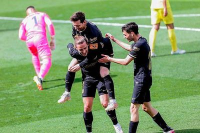 Griezmann tỏa sáng đưa Barcelona đánh chìm 'Tàu ngầm vàng'