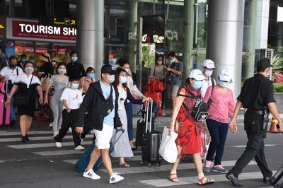 Người dân tấp nập về quê, bến xe, ga tàu, sân bay Đà Nẵng chật kín