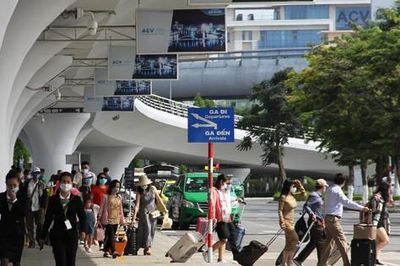 Hàng ngàn du khách đổ về Đà Nẵng dịp lễ 30/4