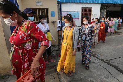 Ngày đầu dỡ phong tỏa Phnom Penh, Campuchia thêm 650 ca COVID-19
