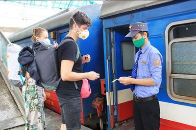 Hành khách dương tính với Covid-19, cách ly toàn bộ tiếp viên trên tàu