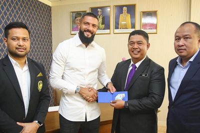 Tuyển Malaysia cảnh báo cầu thủ nhập tịch