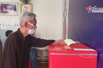 Cụ ông 101 tuổi ở Bắc Ninh: Tôi tự hào thực hiện quyền bầu cử thiêng liêng