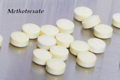 Methotrexate có thể cản trở đáp ứng với vắc xin COVID-19