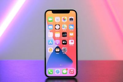 'Hơn 10 năm là fan Android, tôi vừa chuyển sang mẫu iPhone 12 rẻ nhất'