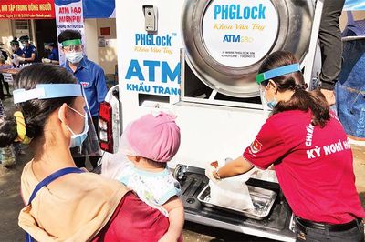 Tình người trong mùa dịch