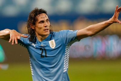 Cavani giúp Uruguay tiến sát vé vào tứ kết Copa America