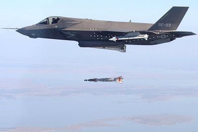 'Phi công F-35 phải tránh xa Su-35 nếu không muốn bị bắn hạ'