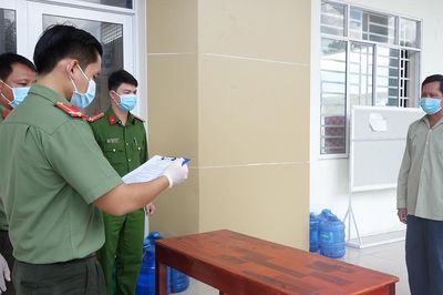 Tổ chức cho người khác xuất, nhập cảnh trái phép, người đàn ông bị bắt giam