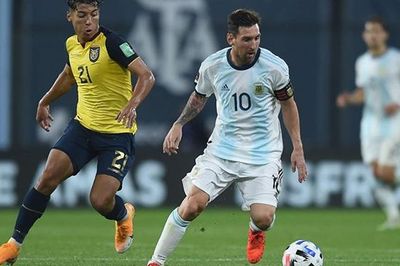 Argentina 3–0 Ecuador: Messi 'làm hết', Argentina tiến vào bán kết
